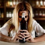 Alcoolismo: como o álcool altera nosso DNA e nos faz querer beber ainda mais